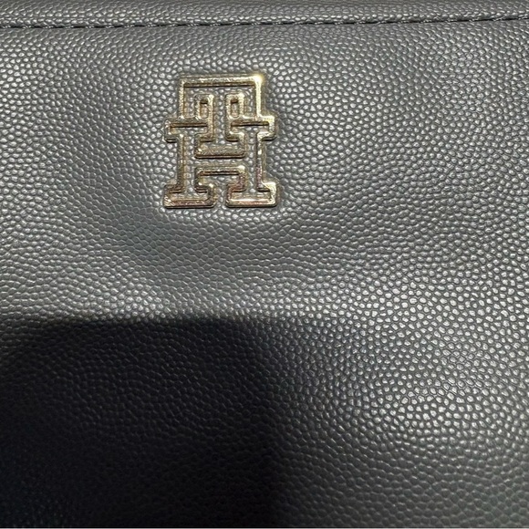 Tommy Hilfiger Crossbody Bag with Gold Chain - Picture 2 of 7